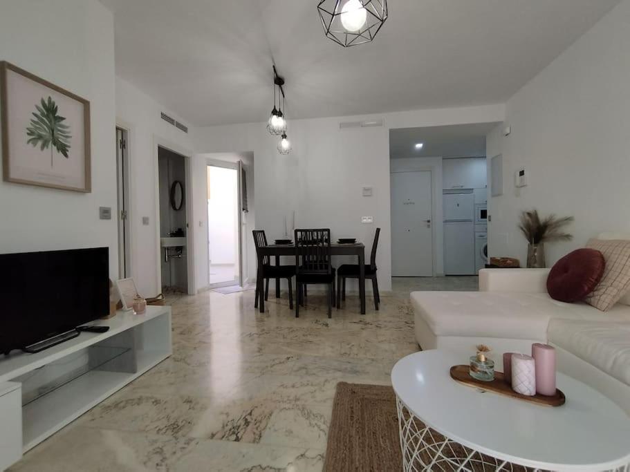 Love Rent4 Malaga Lyli Torremolinos Exterior foto