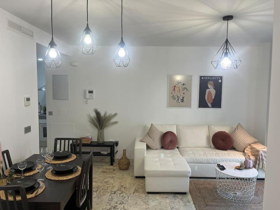 Love Rent4 Malaga Lyli Torremolinos Exterior foto